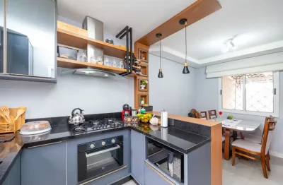 Sobrado triplex em condomínio localizado próximo ao shopping palladium