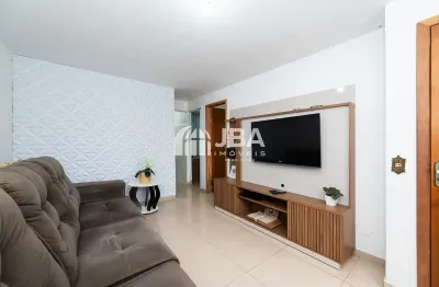 Casa térrea de frente para rua, localizada a 1 quadra da izaac