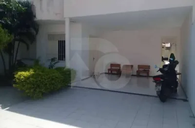 Casa para vender com 4 quartos sendo 3 suítes no bairro farolândia em aracaju.