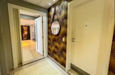 Cobertura ESPETACULAR à venda  com 5 quartos, sauna, JACUZI, aquecimento a gás, suíte casal com hidro, totalmente reformada!