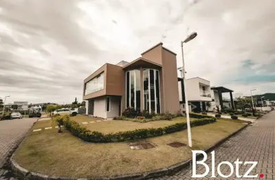 Casa completa com 3 suítes e piscina em condomínio fechado – pronta para morar