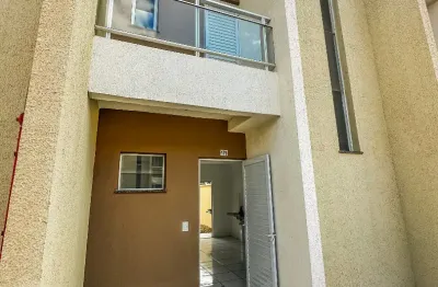 Casa duplex 03 suítes com quintal privativo, no condomínio village rembrandt