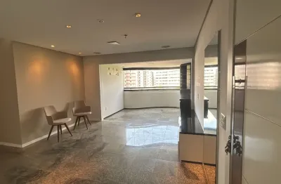 Apartamento 150m², 3 suítes e 3 vagas em frente à praça martins dourado – cocó