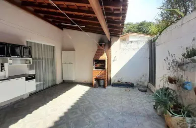 Venda de casa modelo mariana, 3 quartos sendo 2 planejados, cozinha planejada e quintal amplo no condomínio villa flora, sumaré/sp