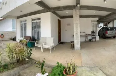 Casa para venda em balneário piçarras, itacolomi, 3 dormitórios, 3 suítes, 4 banheiros