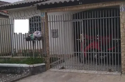 Vende-se excelente terreno com uma casa de treis quartos