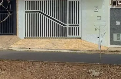 Casa térrea com 3 dormitórios no jardim ypê em paulínia