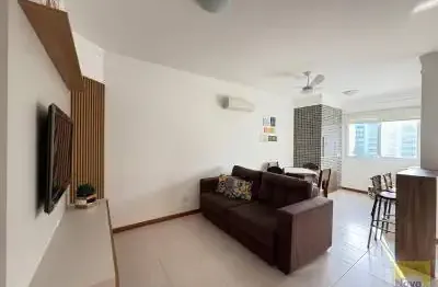 Apartamento de frente para praça, edifício com infraestrutura