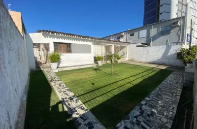 Casa com 3 quartos para alugar na Rua Capitão Samuel Lins,  346, Farol, Maceió