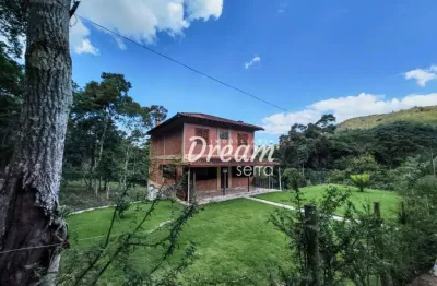 Casa com 3 dormitórios à venda, 300 m² por R$ 760.000,00 - Três Córregos - Teresópolis/RJ