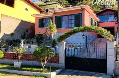 Casa com 3 dormitórios à venda, 300 m² por r$ 1.480.000,00 - golfe - teresópolis/rj