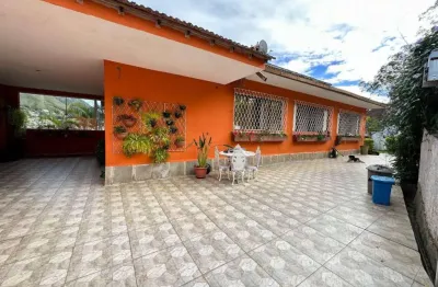 Casa com 3 dormitórios à venda, 308 m² por r$ 1.000.000,00 - tijuca - teresópolis/rj