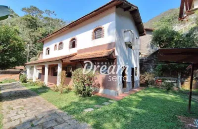 Casa com 3 dormitórios à venda, 181 m² por r$ 650.000,00 - albuquerque - teresópolis/rj