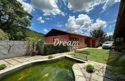 Casa com 3 dormitórios à venda, 228 m² por r$ 1.100.000,00 - albuquerque - teresópolis/rj