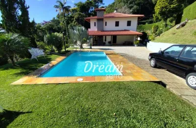 Casa com 4 dormitórios para alugar, 739 m² por r$ 11.412,82/mês - iucas - teresópolis/rj