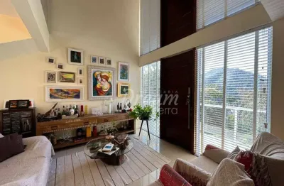 Linda casa em condomínio com 3 suítes, e lazer privativo à venda, 137 m² por R$ 1.450.000 - Bom Retiro - Teresópolis/RJ