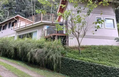 Excelente casa com 4 dormitórios em um terreno de 3000M2 e área construida 160M2 por R$ 1.600.000 - Itaipava - Petrópolis/RJ