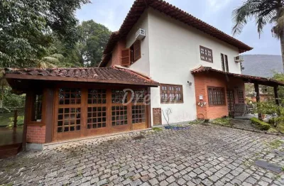 Casa com 4 dormitórios à venda, 155 m² por r$ 790.000,00 - quebra frascos - teresópolis/rj