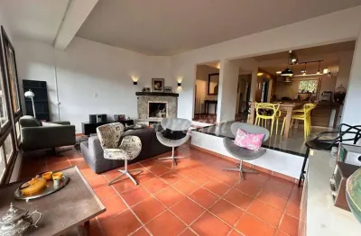 Casa com 4 dormitórios à venda, 200 m² por r$ 770.000,00 - golfe - teresópolis/rj