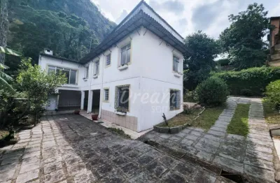Casa com 4 dormitórios à venda, 230 m² por R$ 750.000 - Soberbo - Teresópolis/RJ