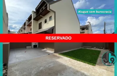 Sobrado em condomínio no cajuru 128m² com 4 quartos, 2 suítes, ático com lareira, churrasqueira e 4 vagas de garagem por r$ 3.300,00/mês