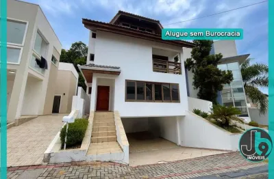 Casa em Condomínio para Alugar no Orleans 356m² com 3 quartos, 2 suítes, 2 lareiras e 4 vagas de garagem por R$ 11.000,00/mês ou R$ 1.950.000,00