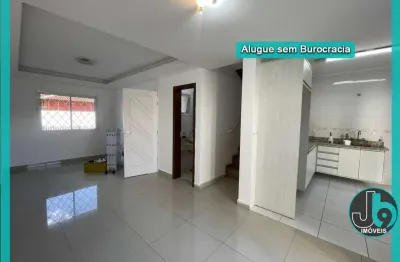 Sobrado Triplex em Condomínio para Alugar no Portão 132m² com 3 quartos, 1 suíte, atiço, churrasqueira e 3 vagas de garagem por R$ 4.750,00/mês