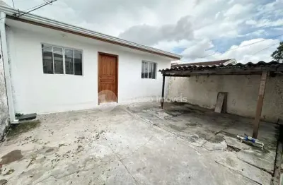 Casa com 2 quartos para alugar na Rua Clavio Molinari, 483, Capão da Imbuia, Curitiba