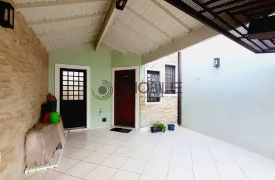 Casa à venda com três dormitórios, sendo uma suíte na Vila Furlan em Indaiatuba.