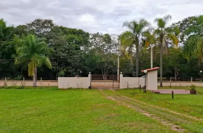 Chácara com 4 suítes + casa de caseiro, no condomínio estância da colina em salto.