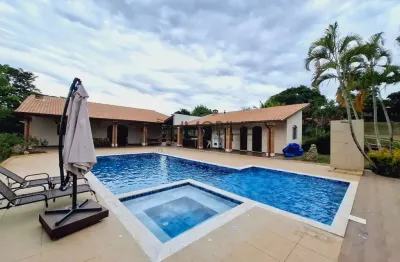 Chácara com 4 suítes + casa de caseiro, no condomínio estância da colina em salto.