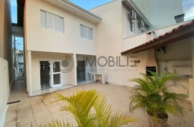 Sobrado com três dormitórios no condomínio portal das acácias na cidade de indaiatuba.