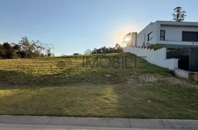 Terreno com metragem de 540 m² no condomínio parque villa dos pinheiros em indaiatuba.