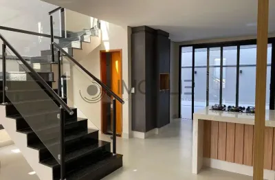 Sobrado no condomínio park real em indaiatuba com suíte, área gourmet e garagem coberta