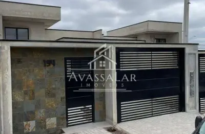 Linda casa com 3 quartos e piscina em localização privilegiada