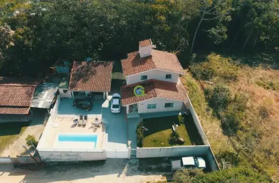 Excelente casa semi-mobiliada a venda no alto aririú, em palhoça.
