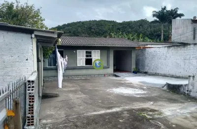 Casa com 3 quartos à venda na Rua Valmir Gualberto de Oliveira, 201, Forquilhinhas, São José