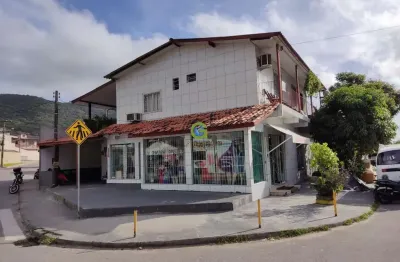Oportunidade! casa com ponto comercial alugado e potencial de divisão em vargem