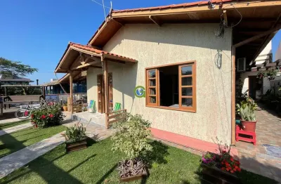 Excelente casa à venda na praia da gamboa, em garopaba.