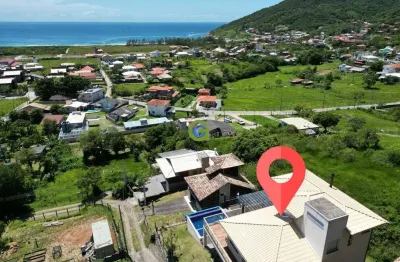 Excelente casa semi-mobiliada à venda na praia da gamboa, em garopaba.