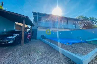 Casa semi-mobiliada com 85 m² de área privativa, 2 dormitórios no bairro aririú