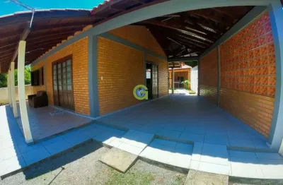 Charmoso imóvel a venda a 200 metros do mar da praia da gamboa, garopaba!