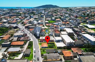 Casa com terreno de 360 ​​m² à venda na praia dos ingleses, a 1.900m do mar!