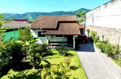 Casa à venda no centro de paulo lopes com 2 dormitórios