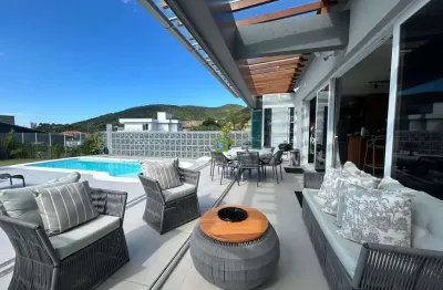 Casa à venda recém construida de alto padrão –  400m do mar