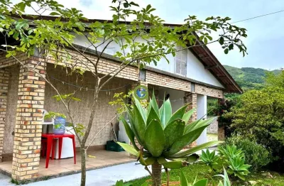 Casa com 3 aptos de 1 dormitório em terreno amplo – paulo lopes