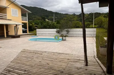 Aluguel por temporada: refúgio exclusivo a apenas 500 metros da praia!