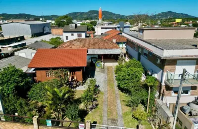 Duas casas em terreno de 438m² com escritura pública – areias de palhocinha/sc