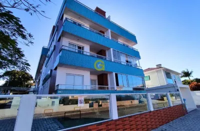 Apartamento com suíte e churrasqueira na praia do santinho – ótima localização!