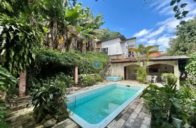 Casa 4 quartos, piscina, salas comerciais e amplo terreno – ponta de baixo - são